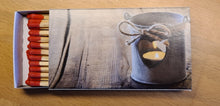 Lade das Bild in den Galerie-Viewer, Feuer und Flamme-Shabby Chic
